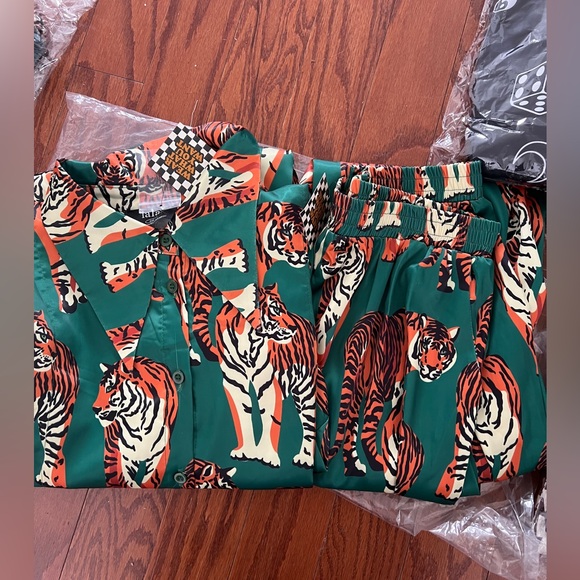 Dressed in lala Green Tiger Print Satin Set S/M - Picture 3 of 4